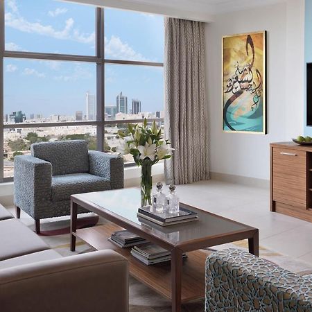 Marriott Executive Apartments Khobar Buitenkant foto A living room in a typical apartment