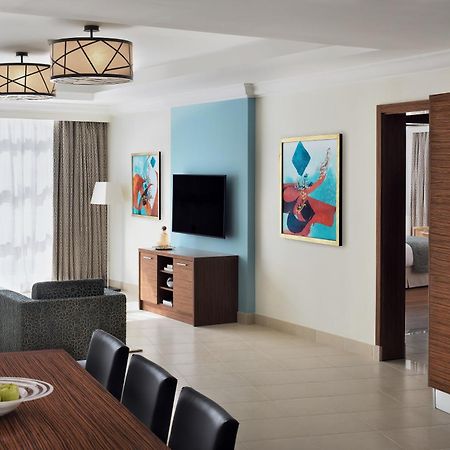 Marriott Executive Apartments Khobar Buitenkant foto A typical suite at the Hilton London Heathrow