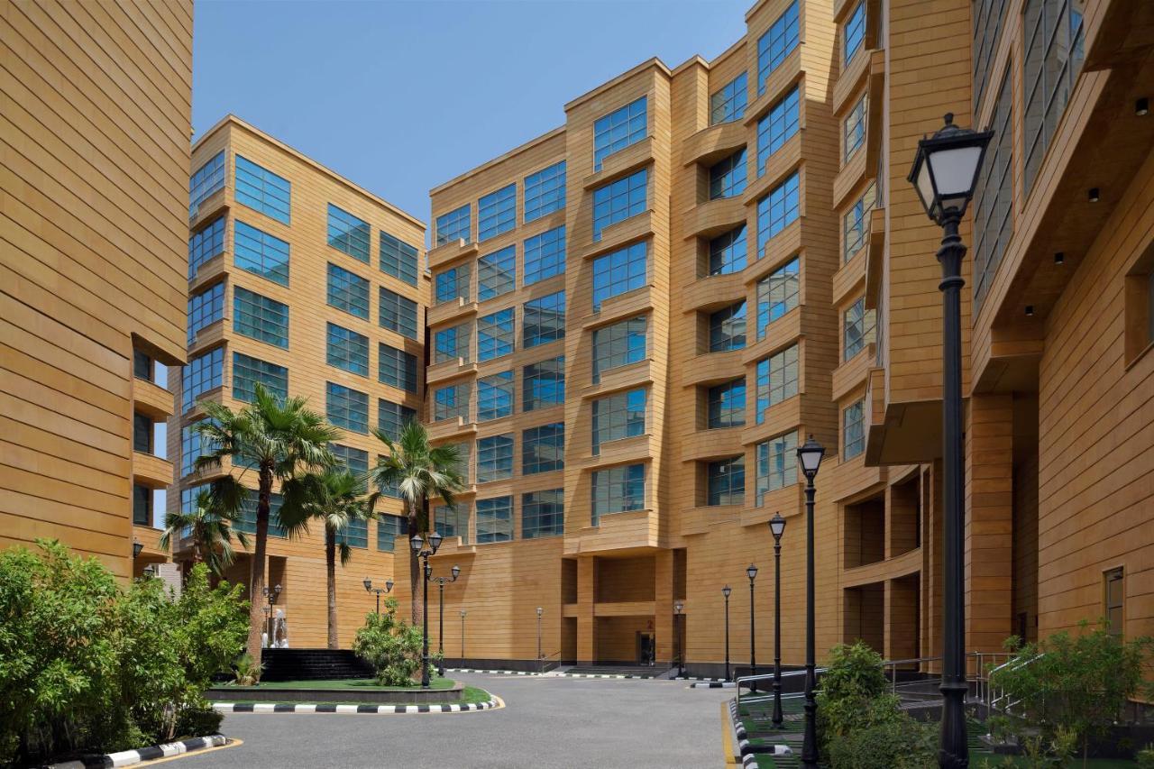 Marriott Executive Apartments Khobar Buitenkant foto The University Campus