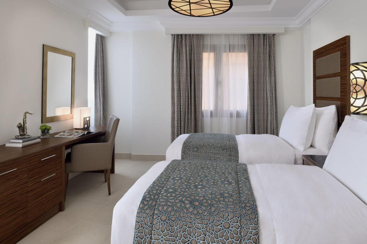 Marriott Executive Apartments Khobar Buitenkant foto A guest room at the hotel