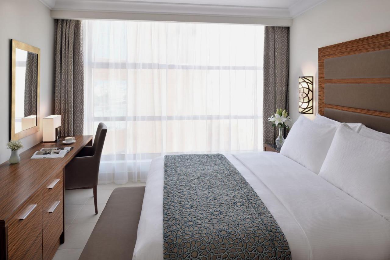 Marriott Executive Apartments Khobar Buitenkant foto A room at the hotel