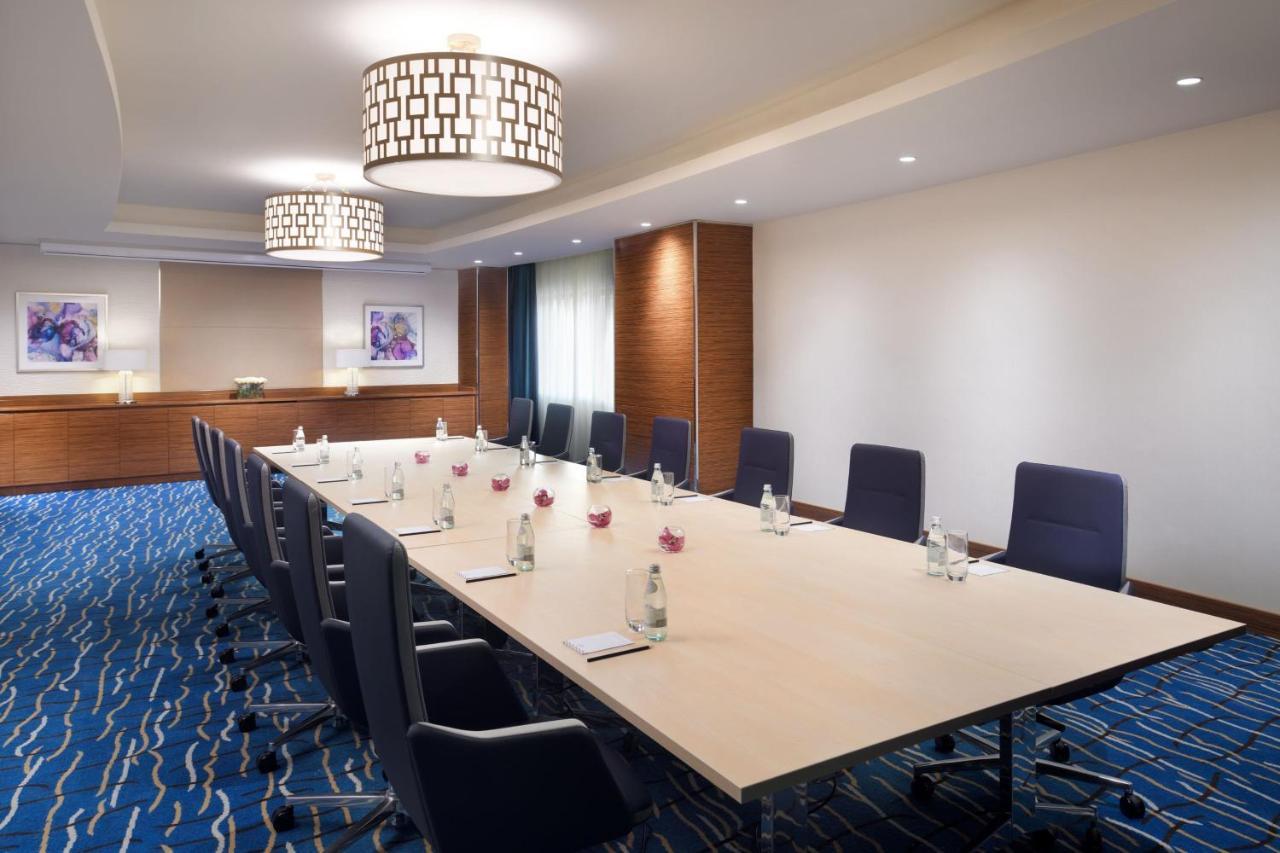 Marriott Executive Apartments Khobar Buitenkant foto Boardroom