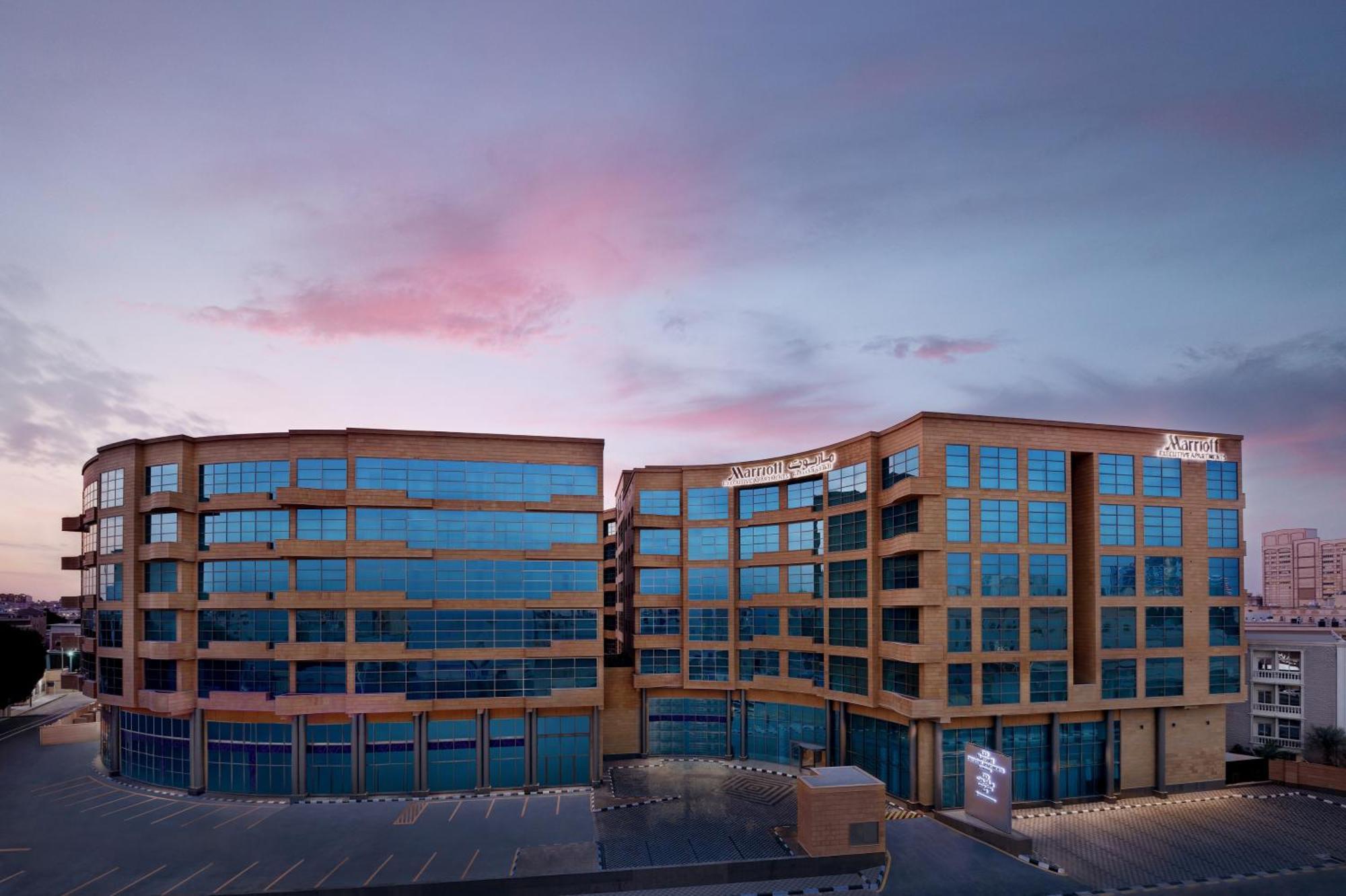 Marriott Executive Apartments Khobar Buitenkant foto The hotel in 2012