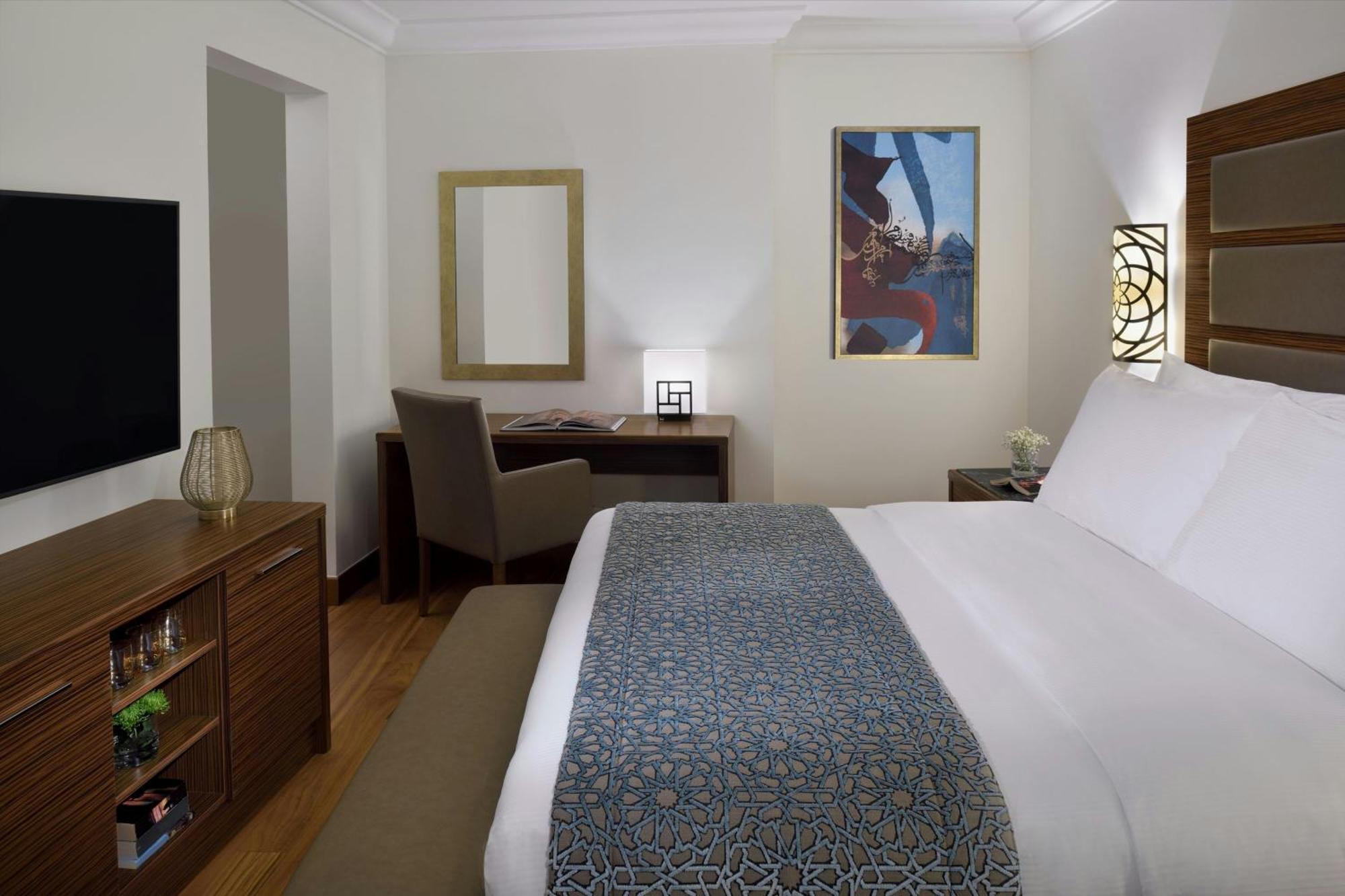 Marriott Executive Apartments Khobar Buitenkant foto A guest room at the Four Seasons Hotel
